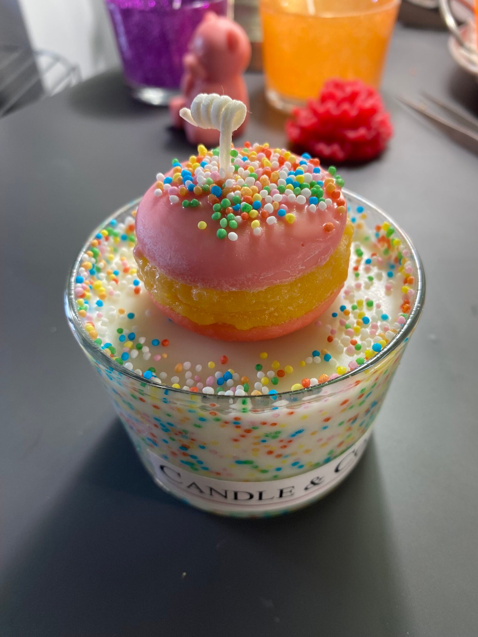 Macaron candle
